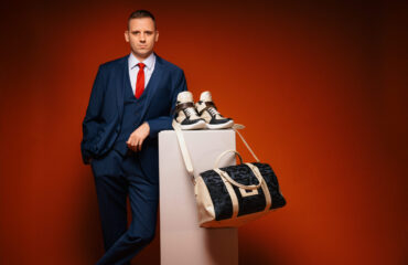 251030-151210-oliverospelt.com Lian Ospelt with Products